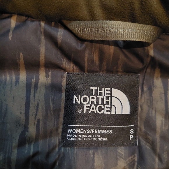 The North Face Women's Small/Petite Hyvent Parka in Olive Green and Black Camo - Picture 3 of 16
